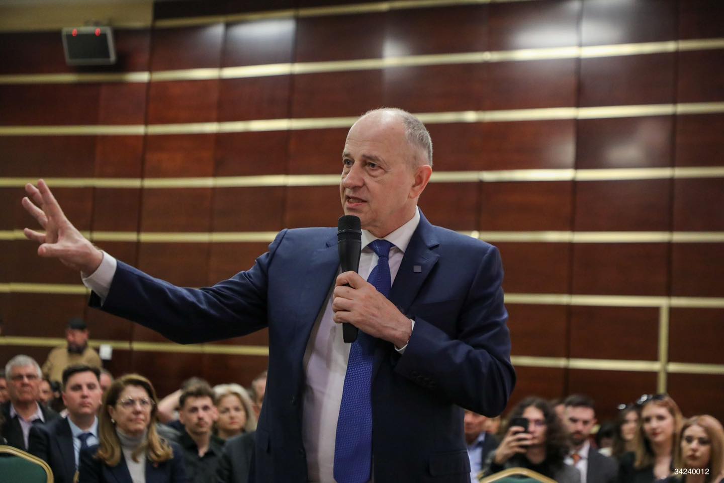 Ciucă, atac la Mircea Geoană, după ce i-a pus o întrebare la care nu a știut cum să răspundă: „La-men-ta-bil”