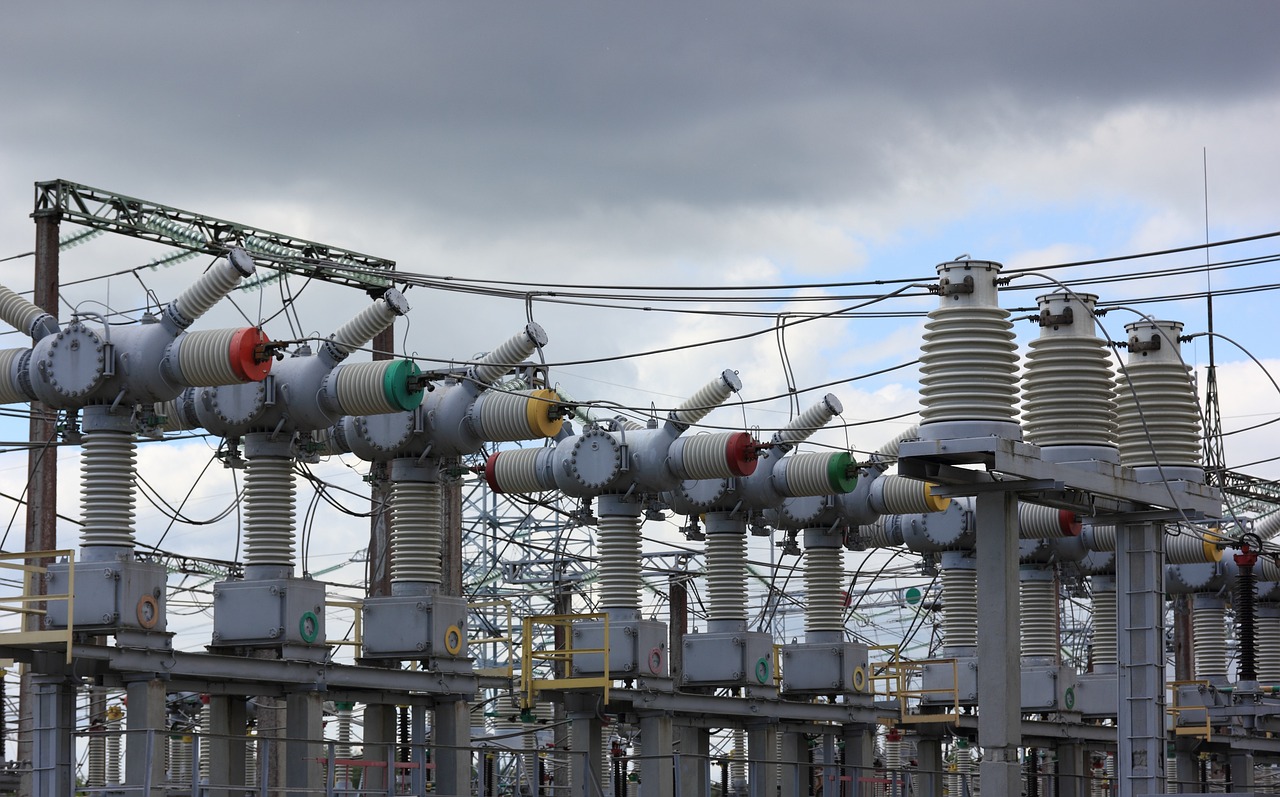 Plângerile „băieților deștepți din energie” au ajuns la Curtea Constituțională. Supraimpozitarea traderilor de energie și gaze din România, pretins neconstituțională