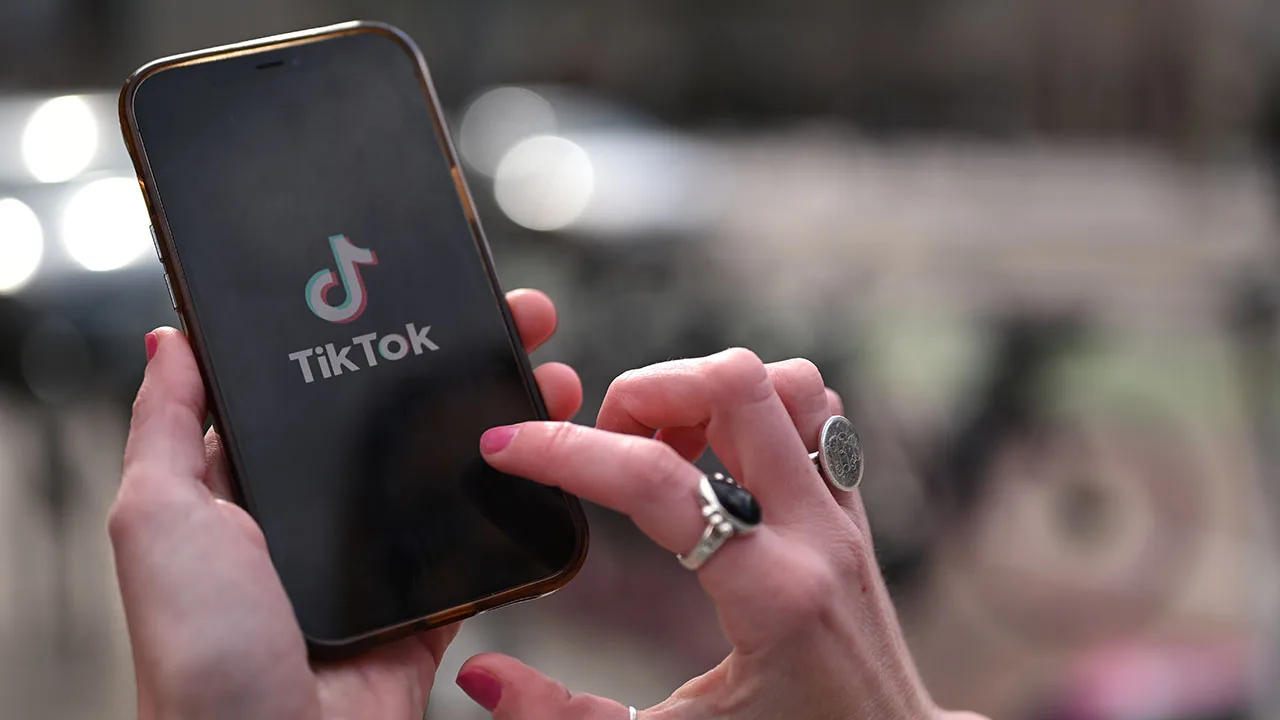 Directorul executiv al TikTok, convocat în Parlamentul European pentru acuzații de influențare a alegerilor din România