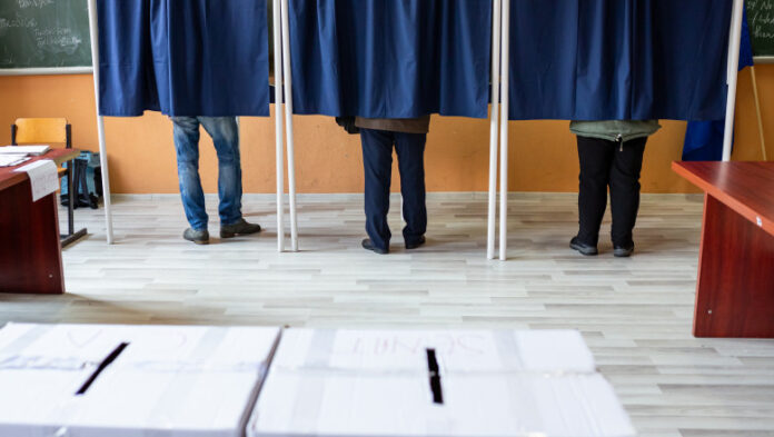 Alegerile prezidențiale dezbină românii: efectele asupra relațiilor sociale și sănătății