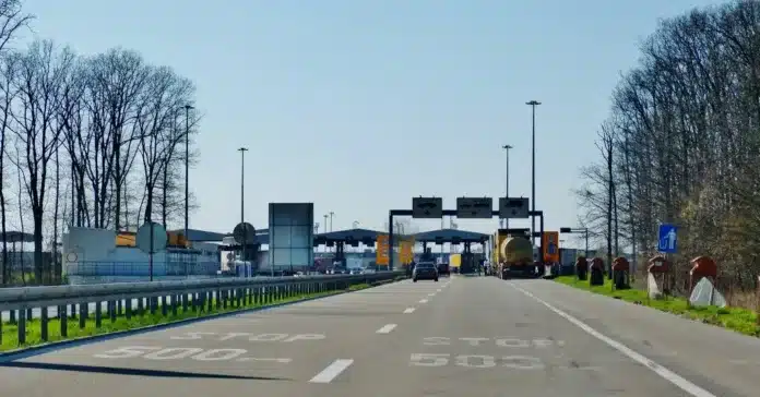 Bărbat arestat la graniță: transporta cadavrul unei femei pe „locul mortului”