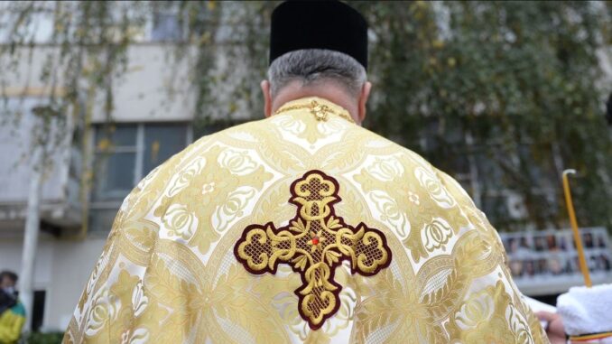 Condamnare și daune morale pentru un profesor care a lovit un elev. Este preot și predă religia în Sibiu