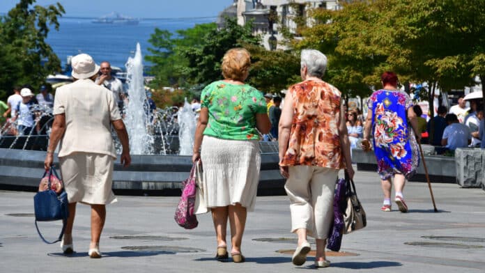 Pensionari pe stradă