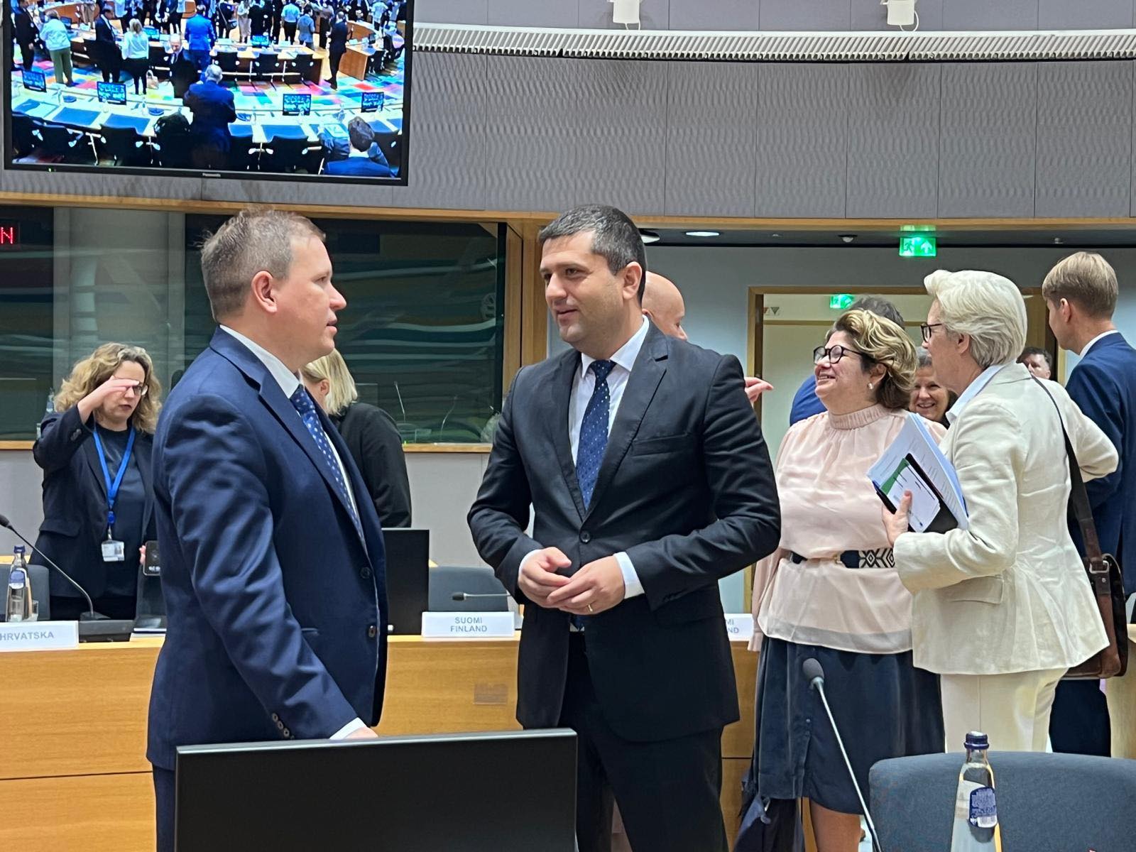https://www.b1tv.ro/politica/numirile-facute-in-consiliile-de-administratie-ce-spune-radu-miruta-1610086.html