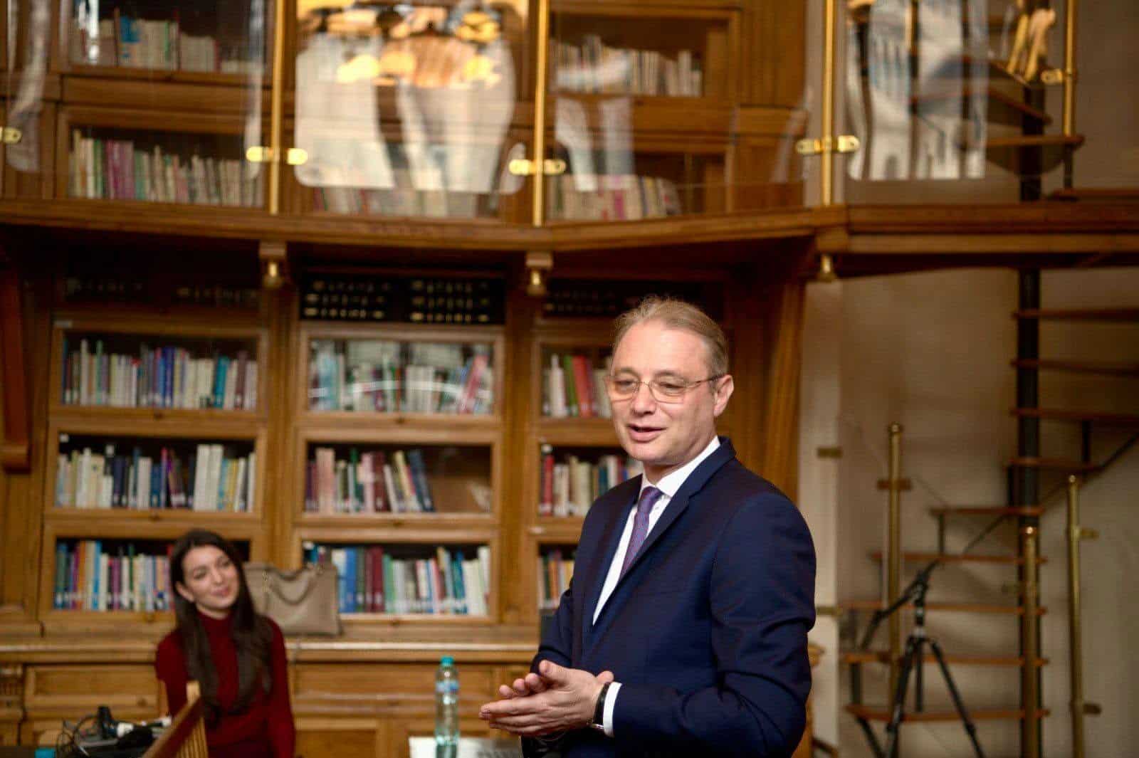 Nicușor Dan mizează pe Luca Niculescu ca premier. Poate fi o soluție de compromis
